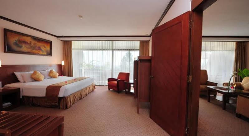 Patra Semarang Hotel & Convention Ngoại thất bức ảnh